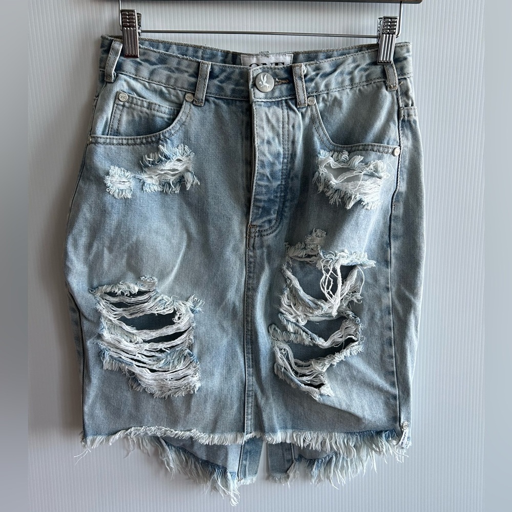 27 ONE TEASPOON Distressed Skirt